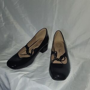 Black Women's Mary Janes heels with bow detail